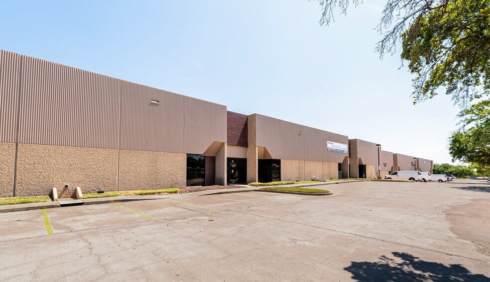 More Photos Of 2020 Rutland Dr, Austin Unknown For Lease