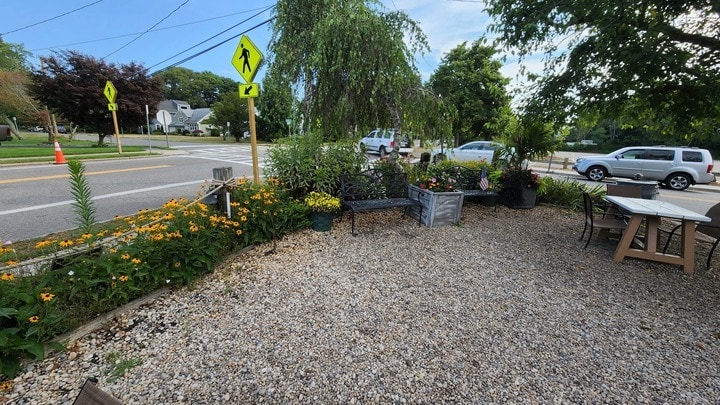 More Photos Of 302 Middle Rd, Blue Point Restaurant For Sale