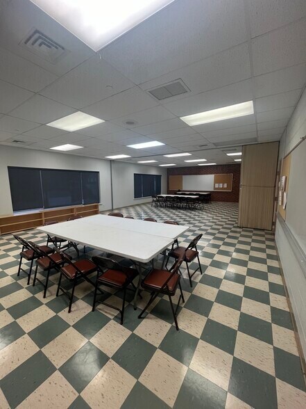 More Photos Of 11 N Fayette St, Mercersburg Flex For Lease