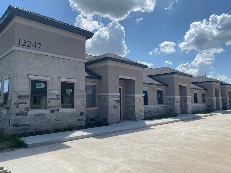 Primary Photo Of 12247 Queenston Blvd, Houston Medical For Sale