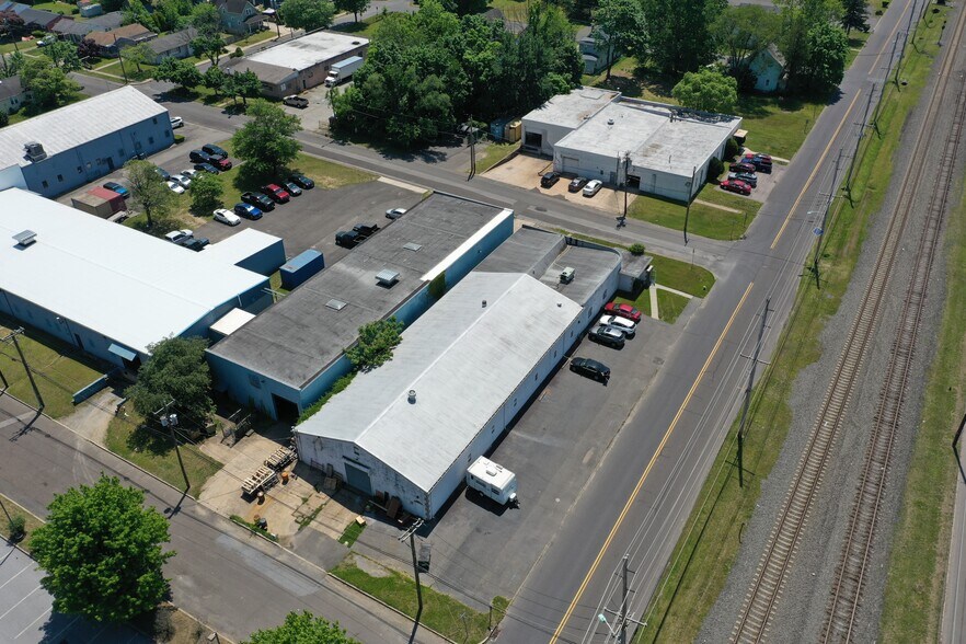 More Photos Of 1600 Bannard St, Cinnaminson Warehouse For Lease