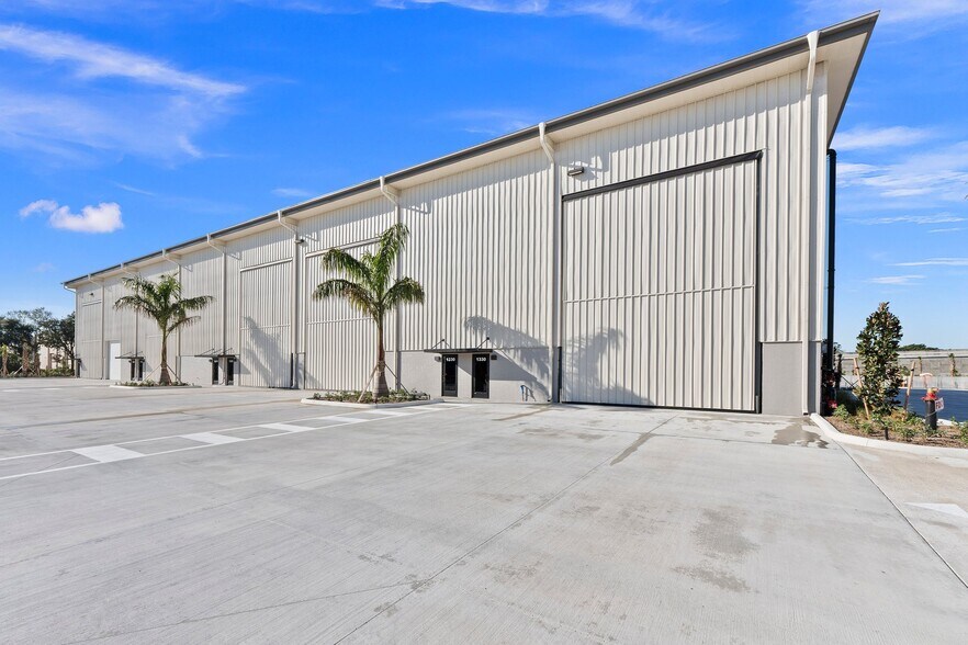 More Photos Of 1330 SW Commerce Way, Stuart Warehouse For Lease