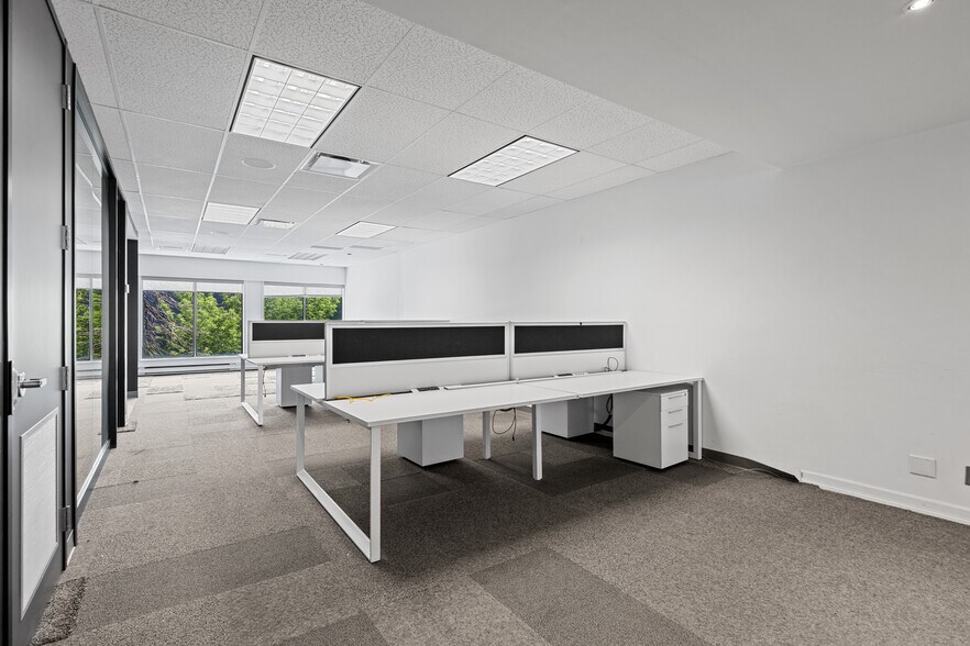 More Photos Of 354 Davenport Rd, Toronto Freestanding For Lease