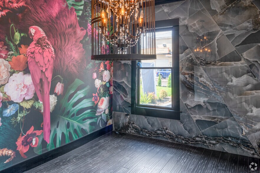 More Photos Of 10910 NE Fourth Plain Blvd, Vancouver Office For Sale