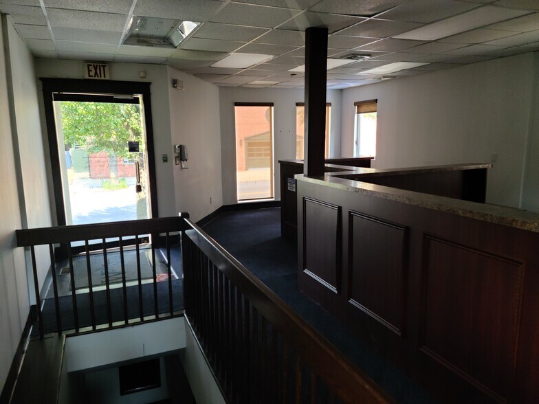 More Photos Of 221 Mineola Blvd, Mineola Office For Lease