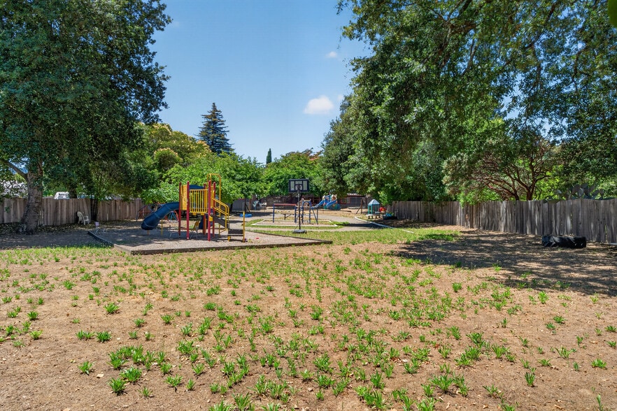 More Photos Of 530 N Cloverdale Blvd, Cloverdale Specialty For Sale