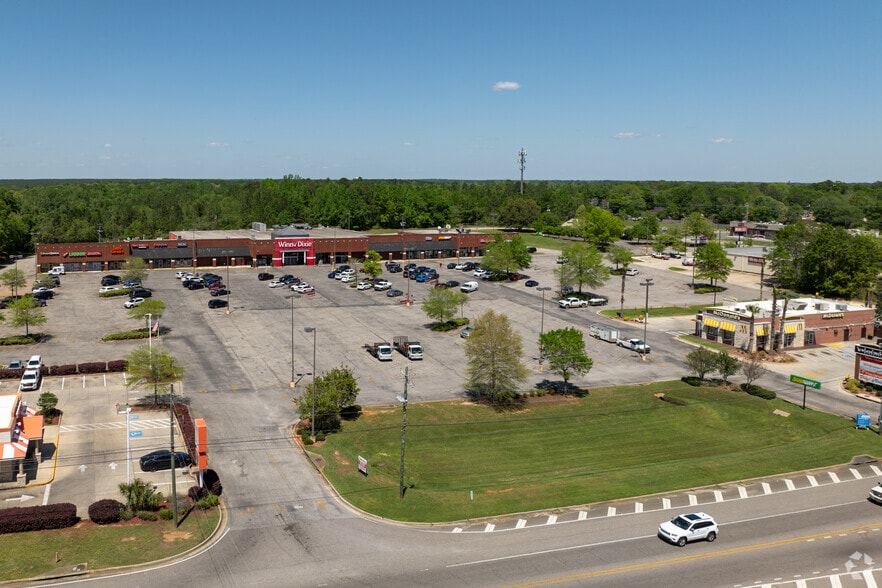 More Photos Of 9948 Airport Blvd, Mobile Supermarket For Lease