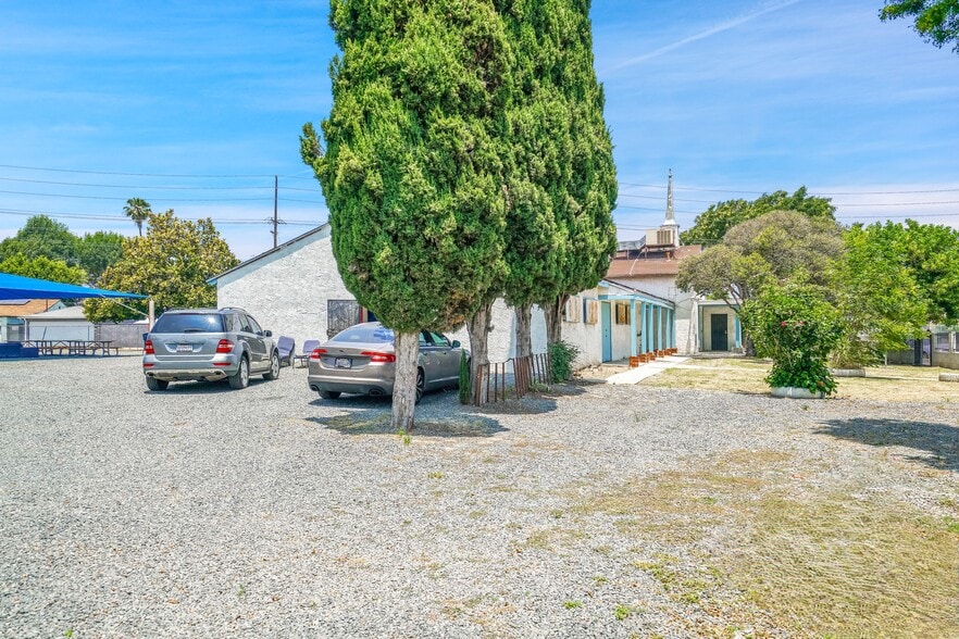 More Photos Of 109 S Aprilia Ave, Compton Religious Facility For Sale