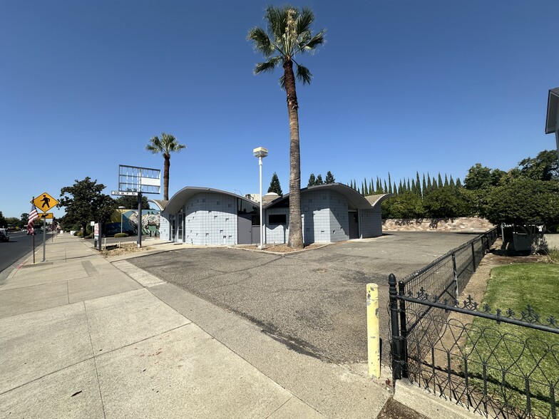 More Photos Of 316 W F St, Oakdale Storefront Retail Office For Lease