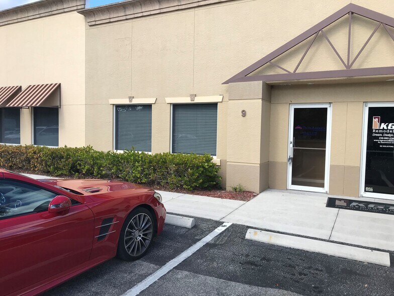 More Photos Of 1045 Collier Center Way, Naples Flex For Lease