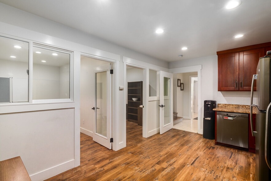 More Photos Of 899 Dowdell Ln, Saint Helena Warehouse For Sale