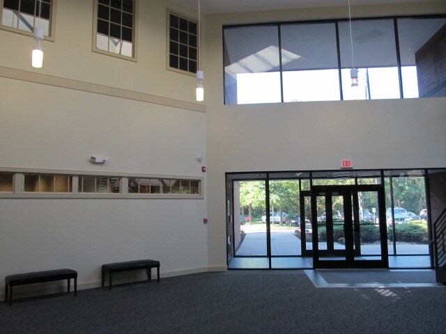 More Photos Of 94 New Karner Rd, Albany Office For Lease