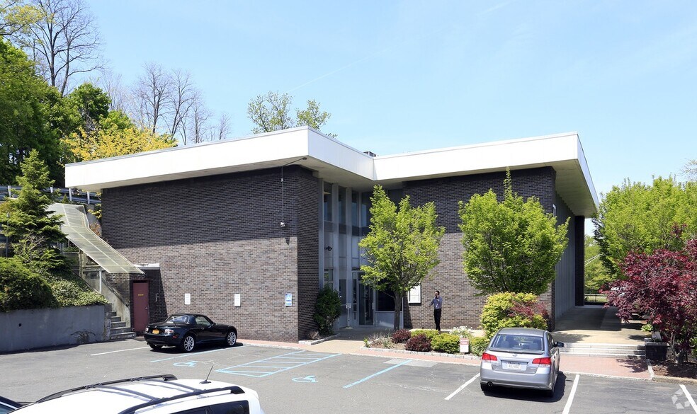 More Photos Of 77 Tarrytown Rd, White Plains Medical For Lease