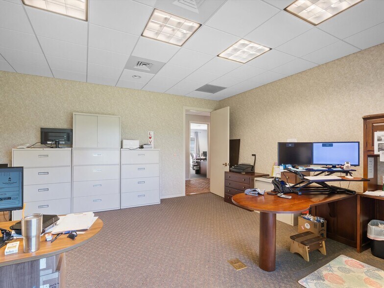 More Photos Of 15400 S US Highway 301, Summerfield Office For Sale