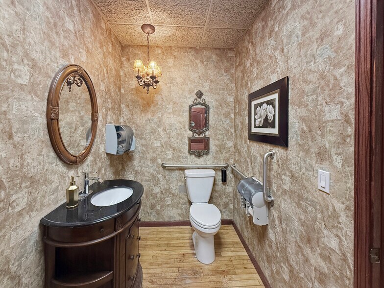 More Photos Of 112 N 2nd Ave W, Newton General Retail For Sale