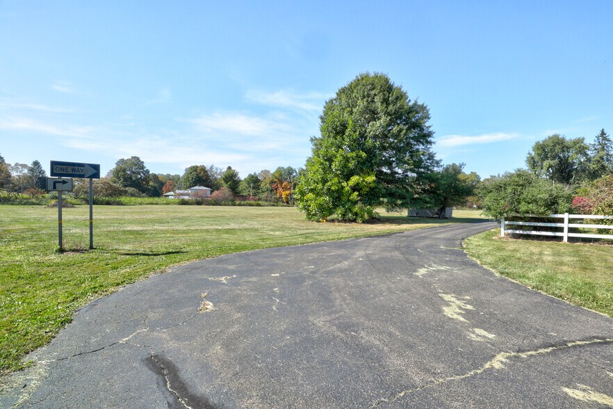 More Photos Of 4960 Hill Rd, Kennedy Schools For Lease