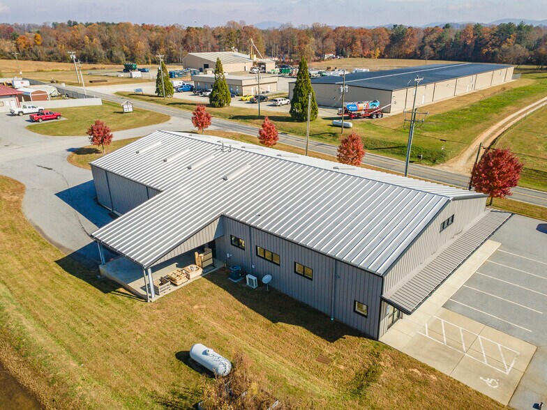 More Photos Of 25 Reeds Way, Flat Rock Warehouse For Lease