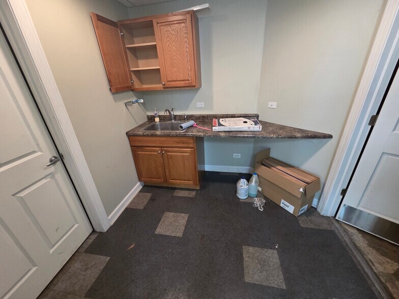 More Photos Of 21757 S Center Ave, New Lenox Warehouse For Lease