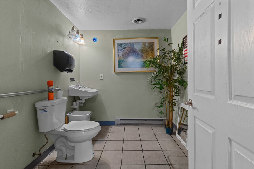 More Photos Of 184 W Main St, Dudley Freestanding For Sale