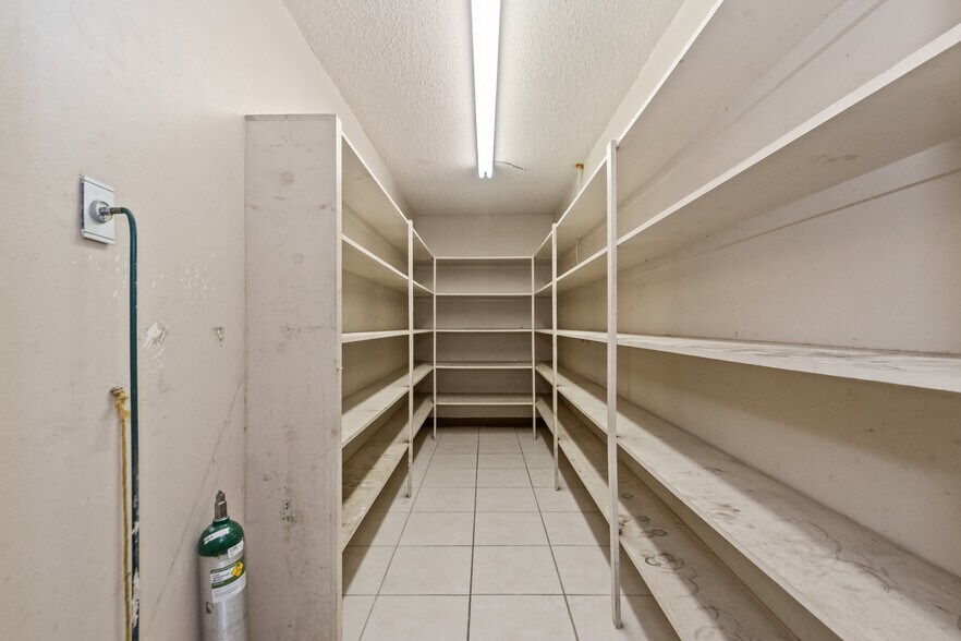 More Photos Of 1810 25th Ave N, Texas City Medical For Sale