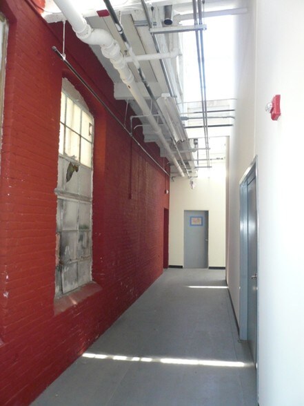 More Photos Of 560 Mineral Spring Ave, Pawtucket Warehouse For Lease