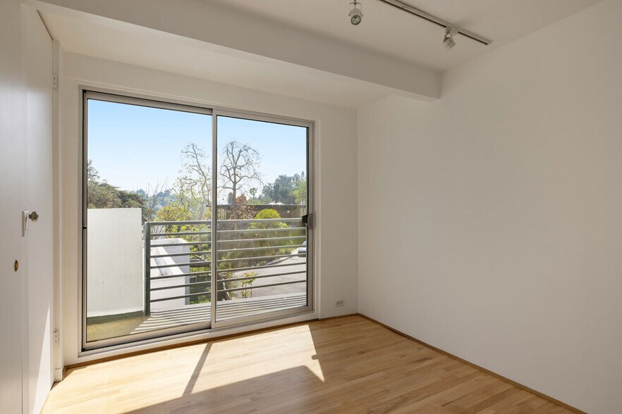 More Photos Of 2330 Silver Ridge Ave, Los Angeles Apartments For Sale