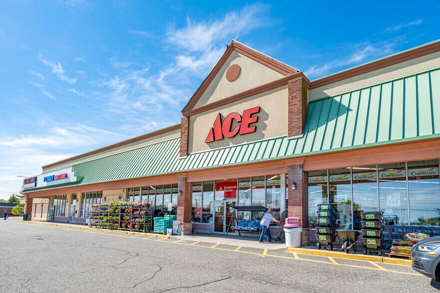 More Photos Of 5117-5139 Merrick Rd, Massapequa Unknown For Lease