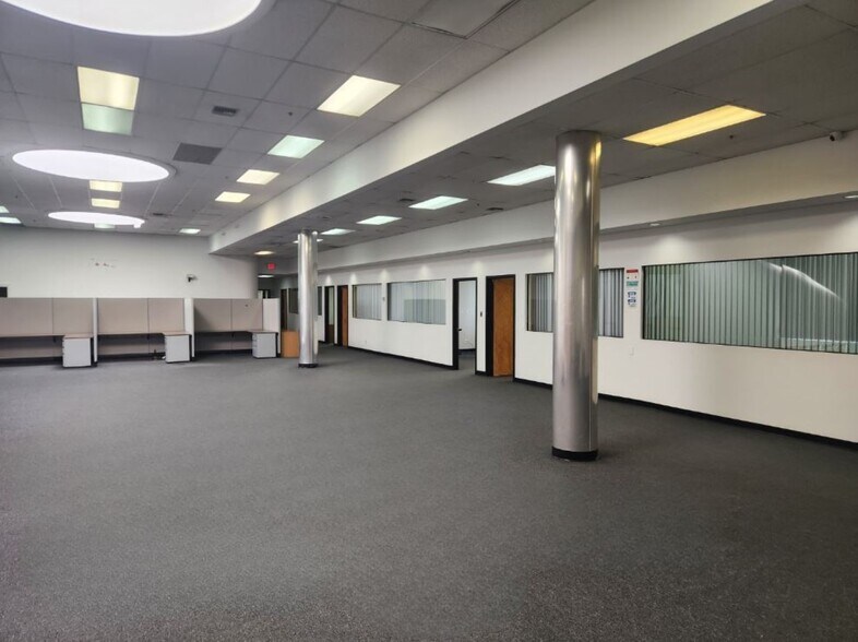 More Photos Of 1 Rodeo Dr, Edgewood Light Distribution For Lease