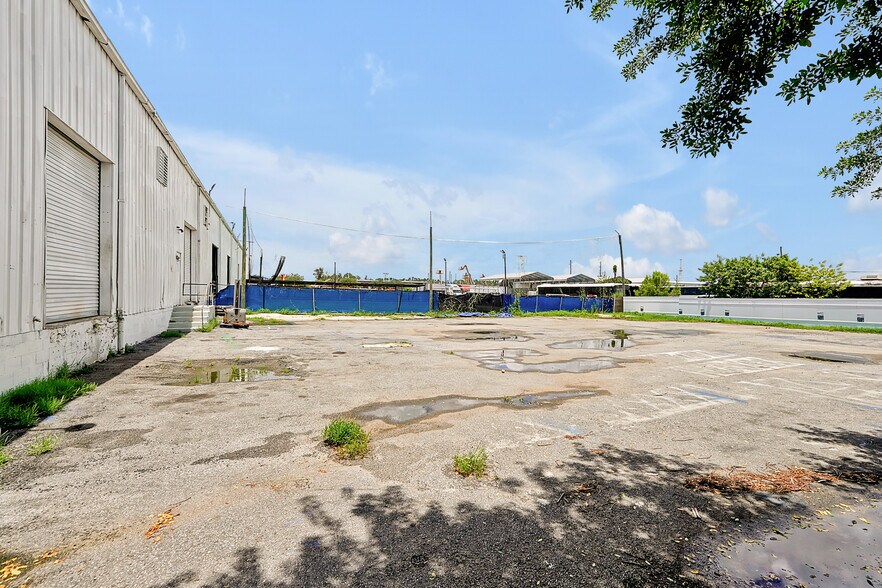 More Photos Of 11435 Rocket Blvd, Orlando Warehouse For Lease