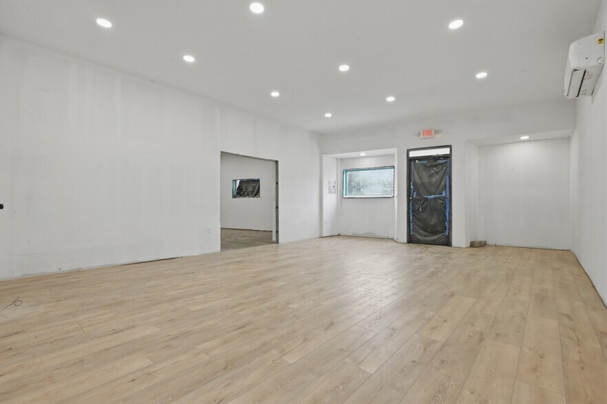 More Photos Of 1621-1623 Grand Ave, North Baldwin Storefront For Lease