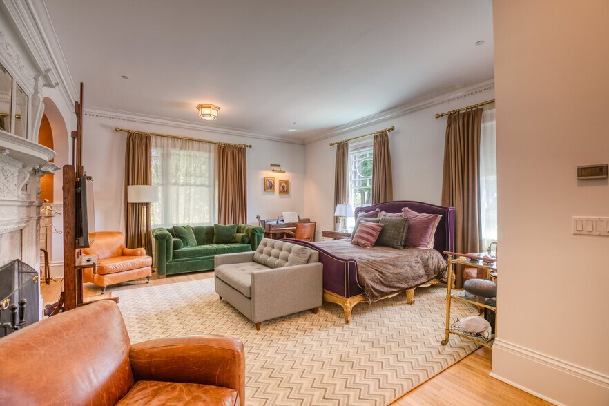 More Photos Of 2 Kemble St, Lenox Hotel For Sale