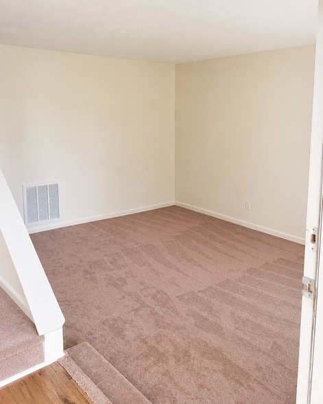 More Photos Of 301 Mary Ln, Warner Robins Apartments For Sale