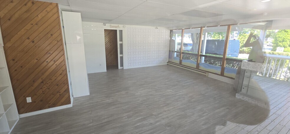 More Photos Of 107 W Montauk Hwy, Hampton Bays General Retail For Lease