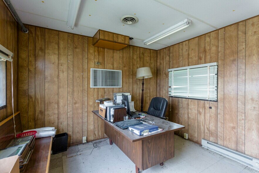 More Photos Of 806 Island Ford Rd, Mcgaheysville Warehouse For Lease