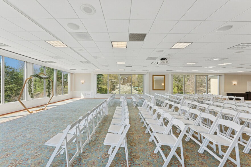 More Photos Of 6809 Airlie Rd, Warrenton Hotel For Sale