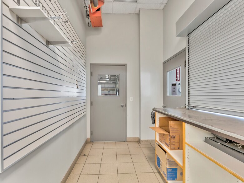 More Photos Of 1276 Trans Canada Way SE, Medicine Hat Showroom For Sale