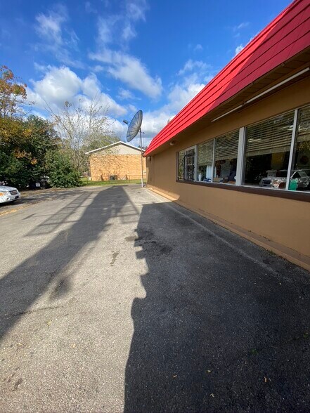 More Photos Of 1904 W Pensacola St, Tallahassee Restaurant For Lease