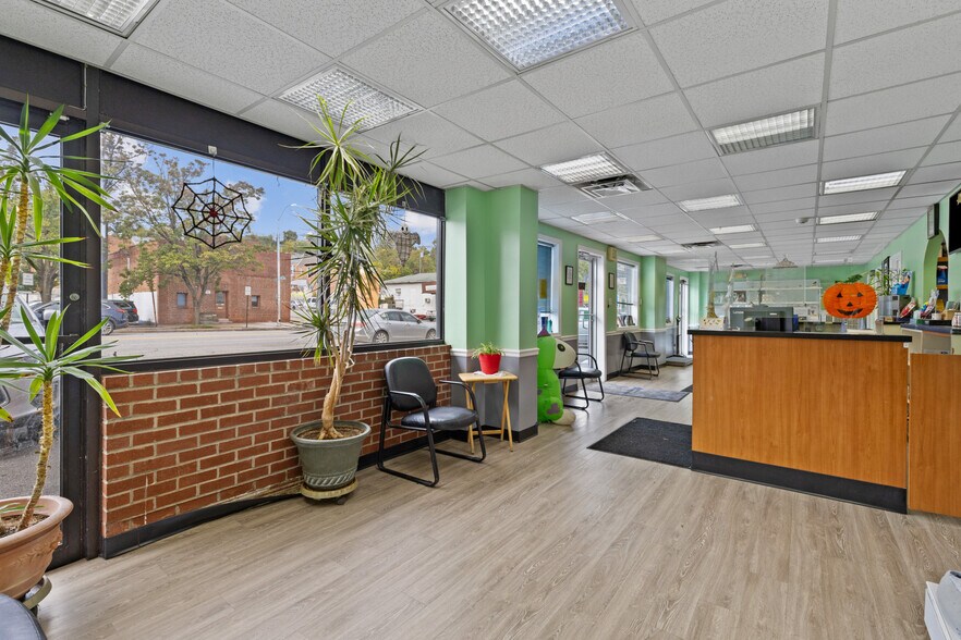 More Photos Of 5915 Belair Rd, Baltimore Veterinarian Kennel For Sale