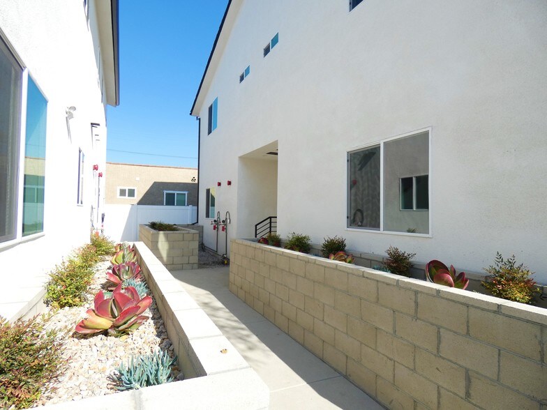 More Photos Of 6732 Irvine Ave, North Hollywood Apartments For Sale