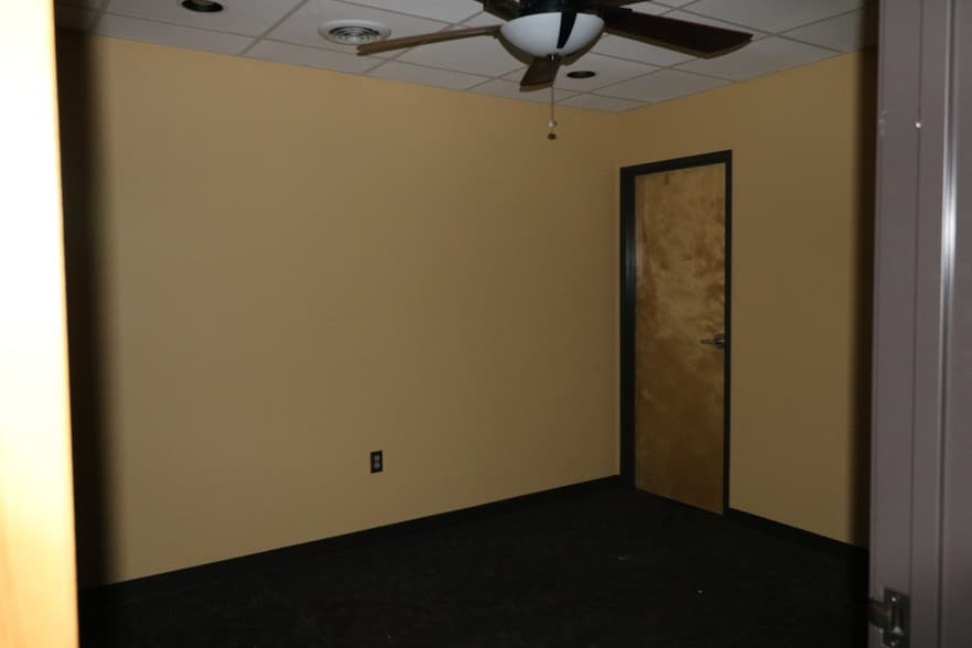 More Photos Of 3155 N College Ave, Fayetteville Storefront Retail Office For Lease