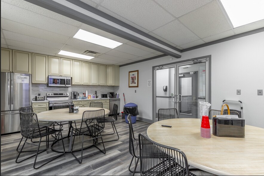 More Photos Of 403 Chickamauga Ave, Rossville Loft Creative Space For Lease