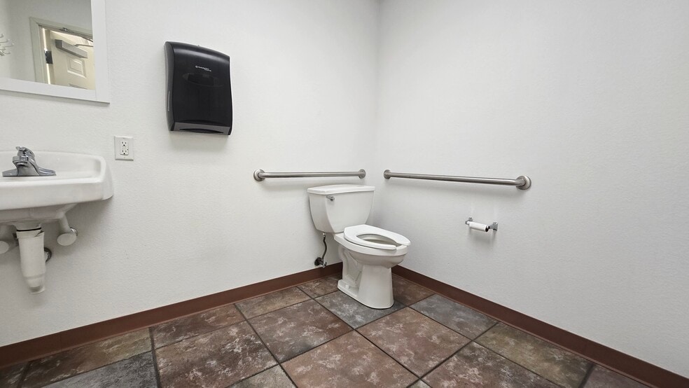 More Photos Of 3180 Central Mall Dr, Port Arthur Medical For Sale