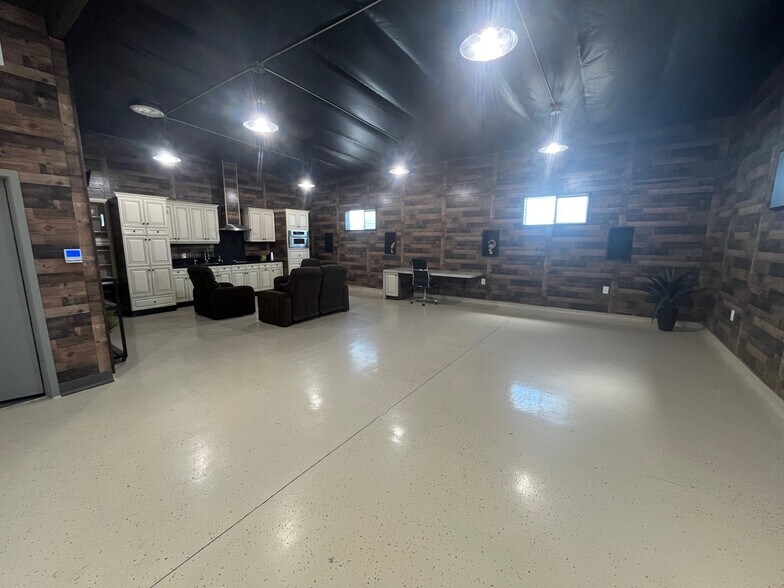 More Photos Of 7255 Atoll Ave, North Hollywood Manufacturing For Lease