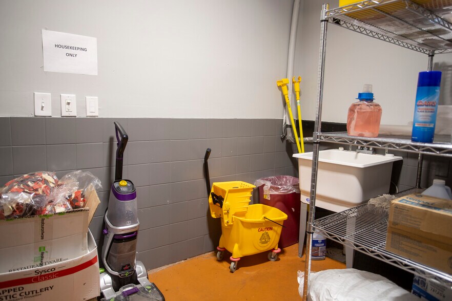 More Photos Of 25000 US 59 Rd, El Campo Flex For Sale