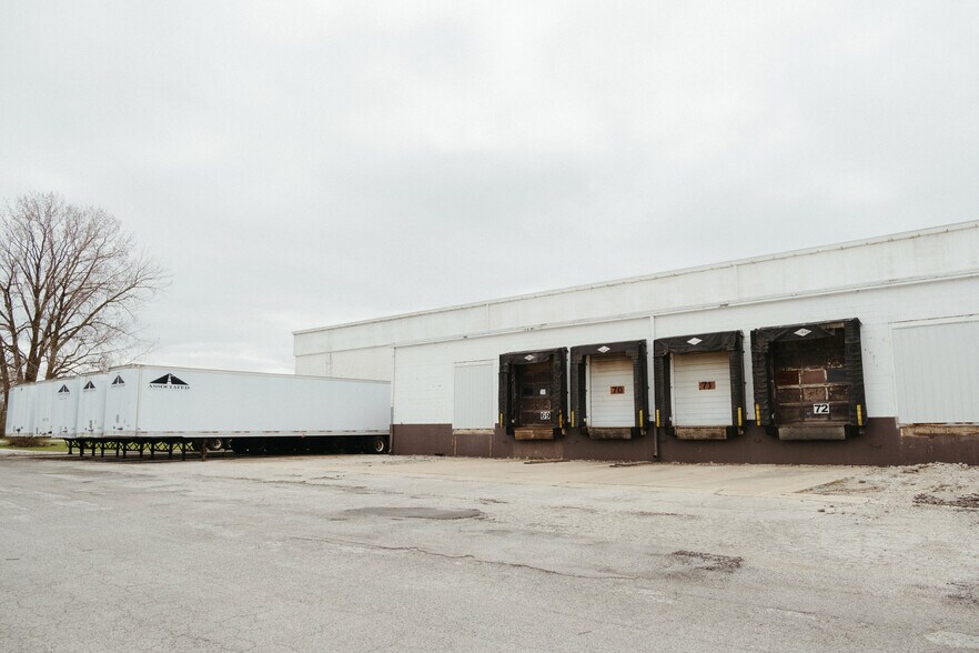 More Photos Of 301 Wilber Ave, Champaign Distribution For Lease