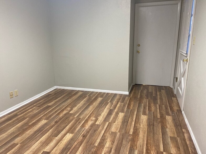 More Photos Of 6239 Edgewater Dr, Orlando Office For Lease