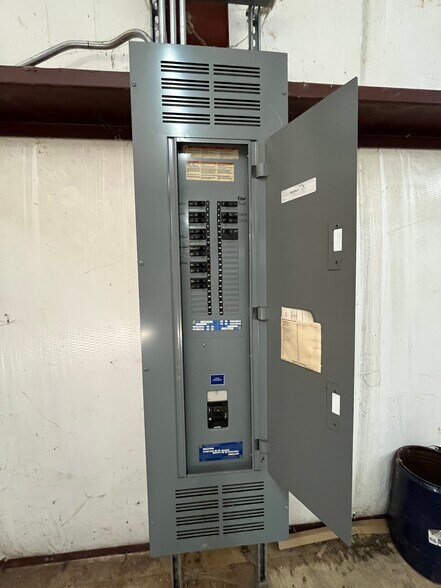 More Photos Of 286 Carter St, Okolona Warehouse For Lease