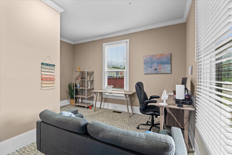 More Photos Of 306 N Thornton Ave, Dalton Office For Sale