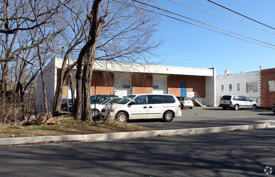 More Photos Of 3401 8th St NE, Washington Warehouse For Lease