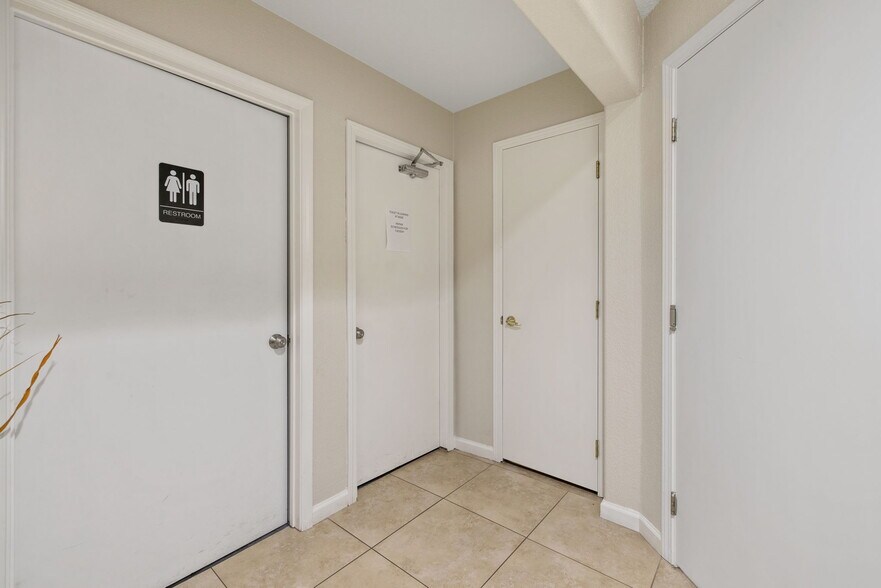 More Photos Of 610 W Main St, Visalia Office For Lease